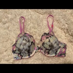 VS Pink Wear Everywhere T-Shirt Bra